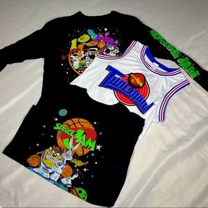 🌎“Don’t ever trust an Earthling”🌎
🚀Take off with some classic Space Jam merch